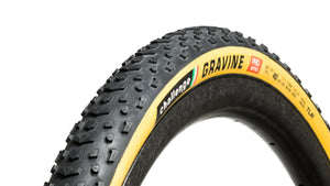 Challenge Handmade Tubeless Ready Gravine 40c CX tyre in tan.