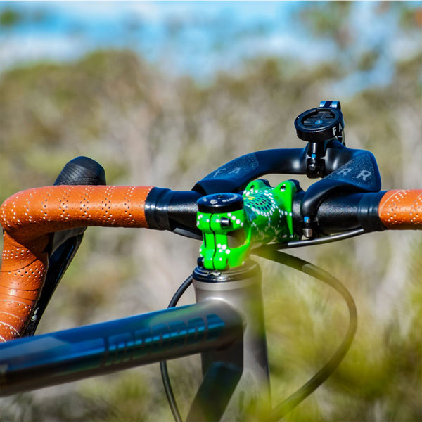 FARR Carbon Aero bolt on handlebars with GPS mount on handlebars