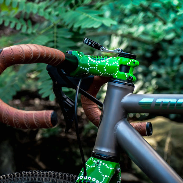FARR GPS top cap mount shown on a bike from the side