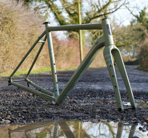 Kinesis Tripster AT frame shot three quarters view