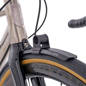 Fend Off front light mount in the mid position on the mudguard.