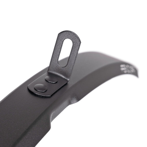 Close up of the Fend Off Narrow mount on the front mudguard.